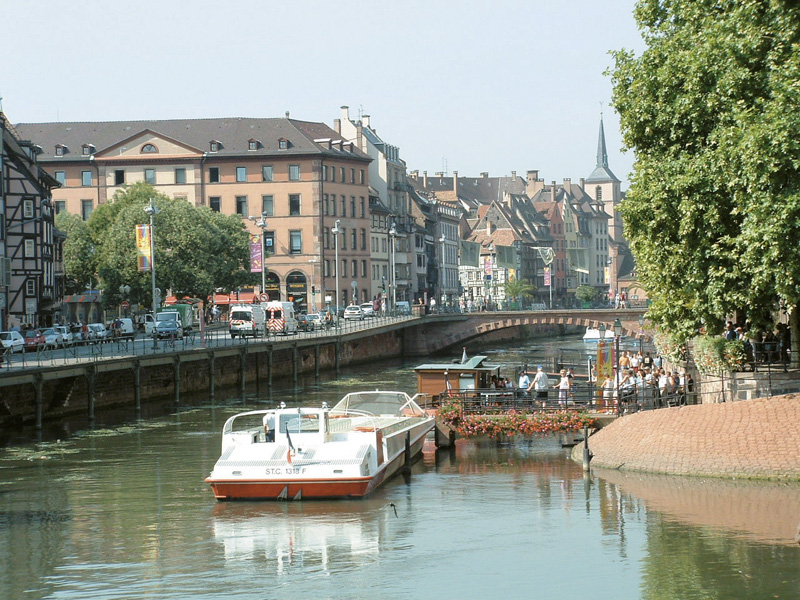 Die Ill, quai des Bateliers, Reference: Tourist Office Strasbourg / Sébastien HANSSENS