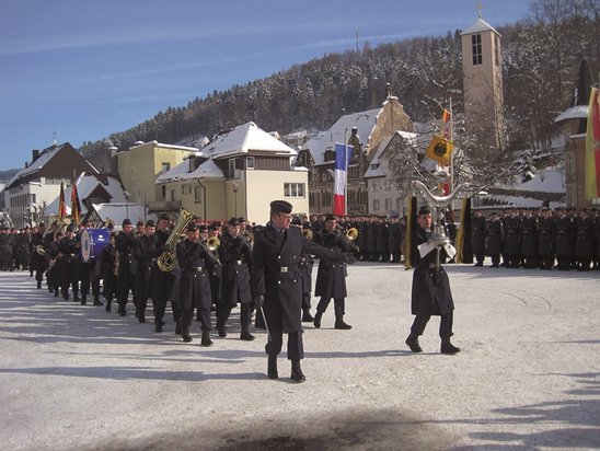 Öffentlicher Appell der Soldaten des Panzerartilleriebataillons 295 in Triberg