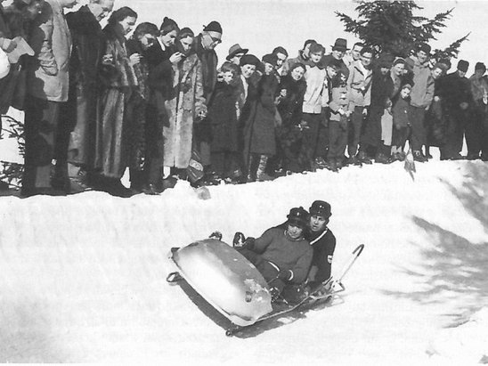 Bobsleigh races on the "Star Mountain Railway" in the 1950s